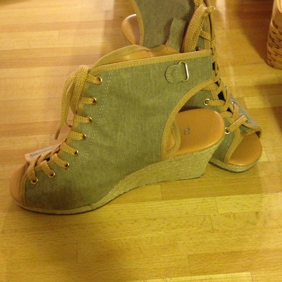 A.N.A Heels - Picture 2 of 3