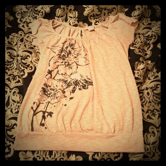 ❌SOLD IN BUNDLE❌  Pink flower shirt