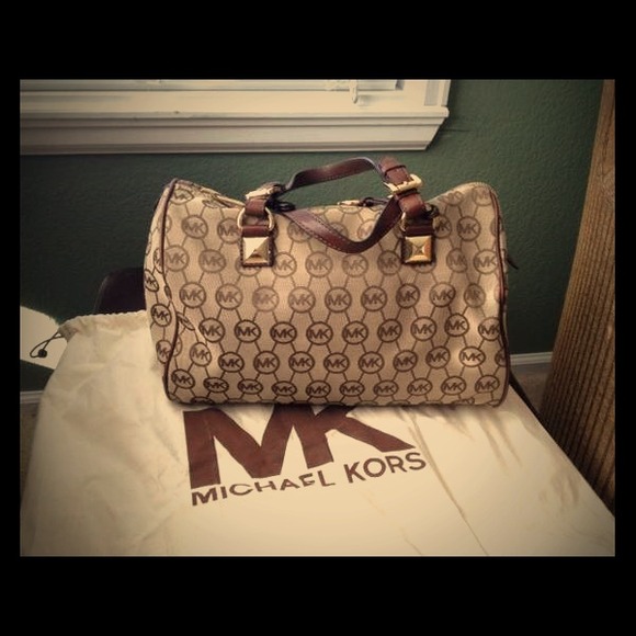 🔴Sold 🔴Authentic Mk signature bag !!🎀