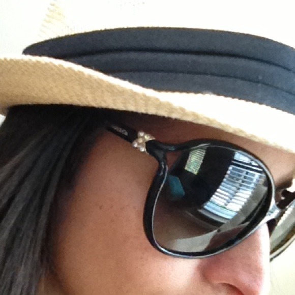 SOLD! Beautiful Tiffany & Co. Sunglasses with Case - Picture 3 of 4