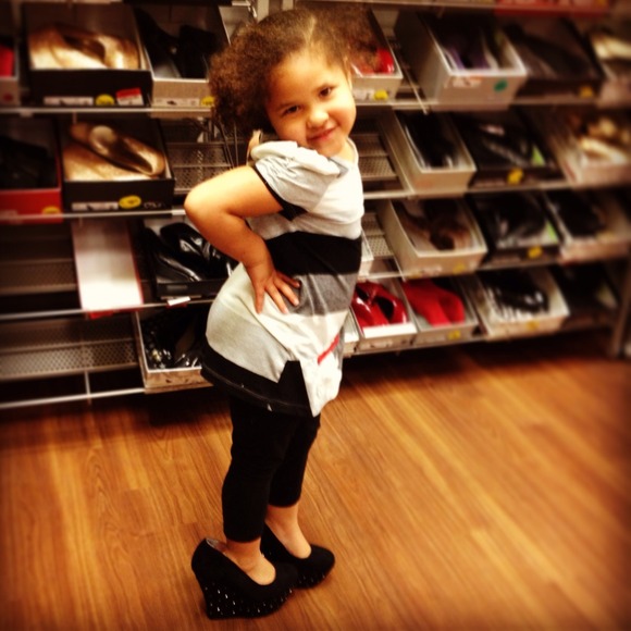 🎀Meet your seller, buyer, trader🎀 - Picture 3 of 6