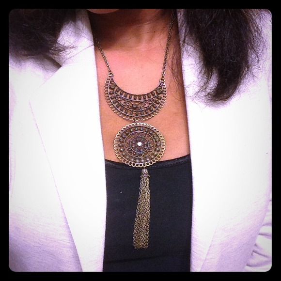 ❌sold❌in bundle Antique Gold Statement Necklace