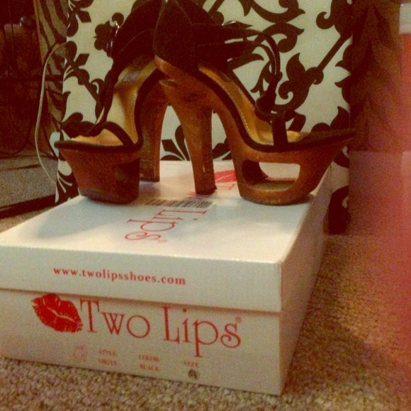 7 inch platform wood and black swade heals