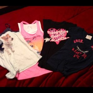 ❌Bundle of 4 shirts 👍👏for 10$& sliver sandals  ❌