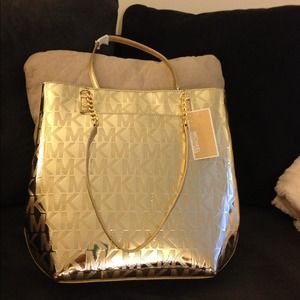 💢SOLD💢Brand new MK gold bag
