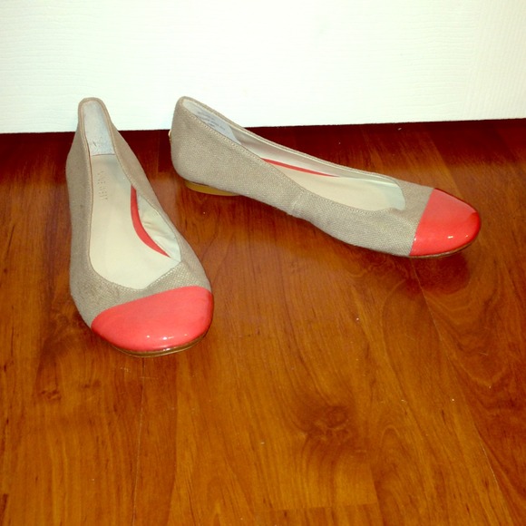 New Nine West flats