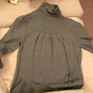 3/4 sleeve turtleneck top