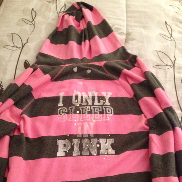 VS robe!!! Amazing condition!!! 👼❤