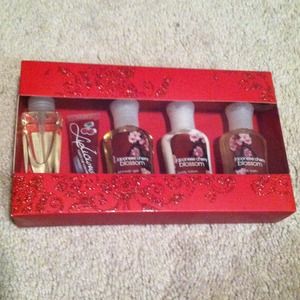 ❗SOLD IN BUNDLE❗Bath and body gift set