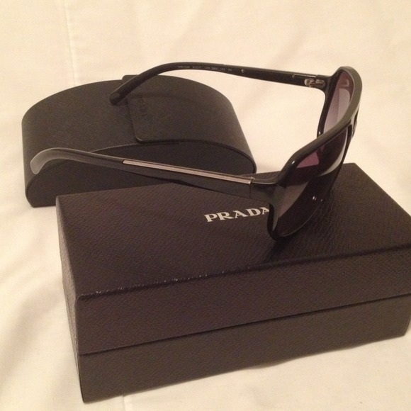 Prada sunglasses - Picture 2 of 3