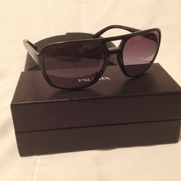 Prada sunglasses - Picture 3 of 3