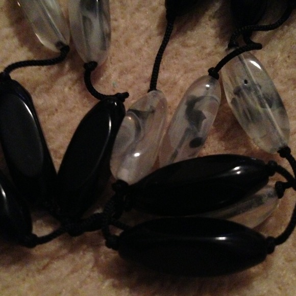 Necklace black and clear - Picture 3 of 3