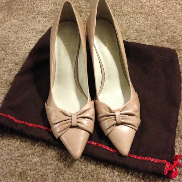 Nine West Shoe - Picture 2 of 3