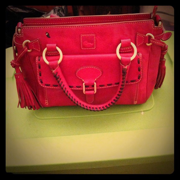💯Authentic Beautiful Red Dooney&Bourke handbag