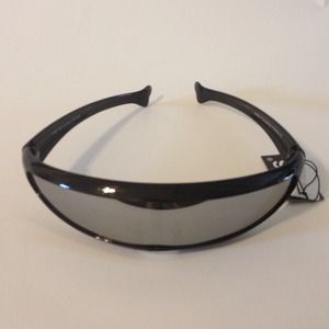Novelty mirrored black sunglasses