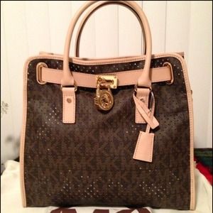 *ON HOLD @bombshe11stephy* MK large Hamilton tote!