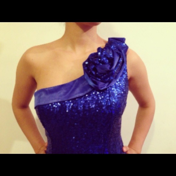 Amazing evening Dress - Picture 2 of 3