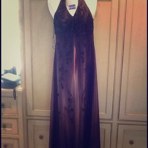 Gorgeous formal halter top gown, size 6!