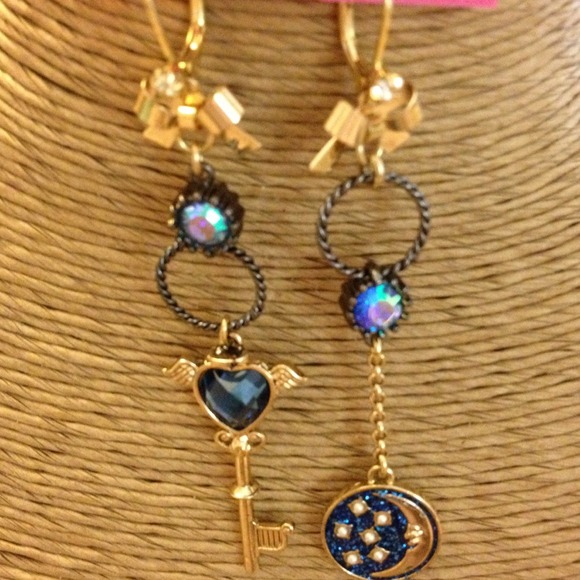 💥💥SOLD IN BUNDLE🌟🌟Earrings