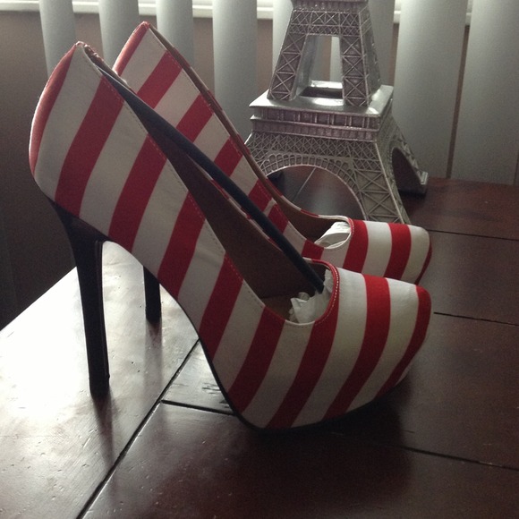 SOLD!!!!!Beautiful Red and white striped pumps!