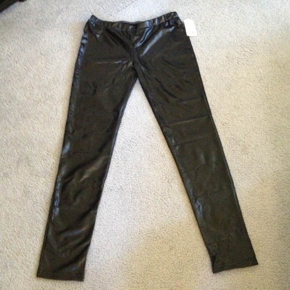 🎀Brand New Shiny Black Leggings🎀