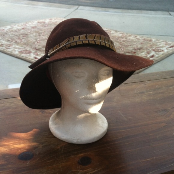 Cute brown hat.