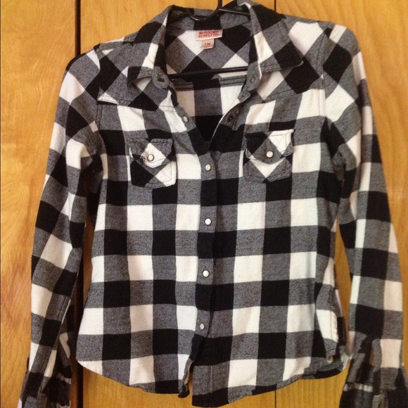 M Mossimo button down - Picture 1 of 3
