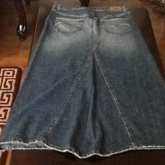 Long Levi's denim skirt