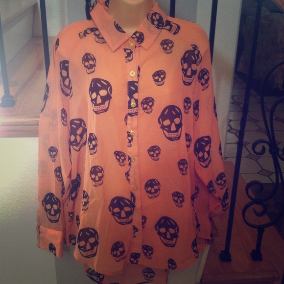 Peach and Black Skull Blouse💀💀