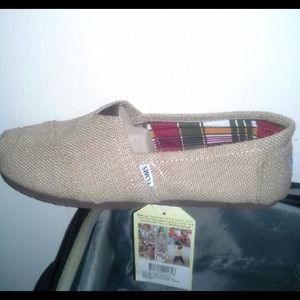 Toms beige shoes 9.5 new