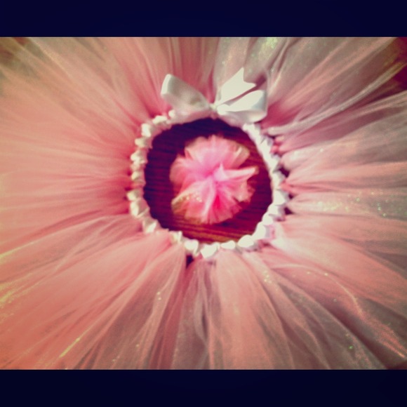 Newborn/toddler tutu w/ matching pompom clip