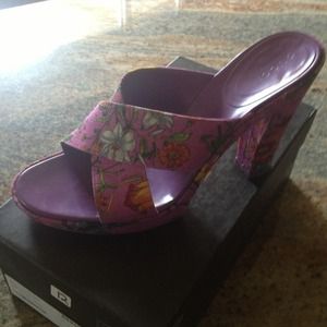 Gucci canvas floral sandal: size 8.5-9