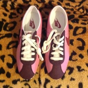 ⭐ON HOLD⭐WMNSLADY CORTEZ NYLON SIZE 8🐠