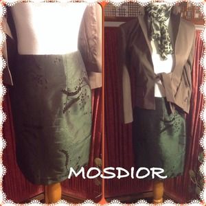 SALE❤️SZ 4 MOSDIOR GREEN MESH OVERLAY SKIRT-NWT
