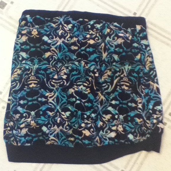 Sold in bundle *****Swim time Strapless  top