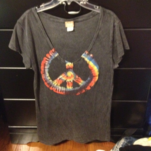 Peace sign shirt!