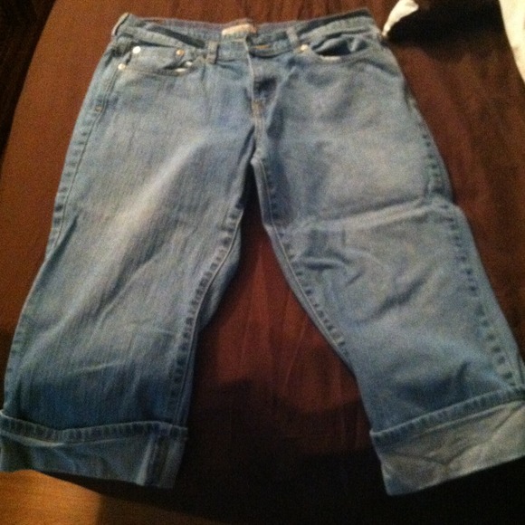 **Reduced** Bundle of 4 capris and bermuda shorts