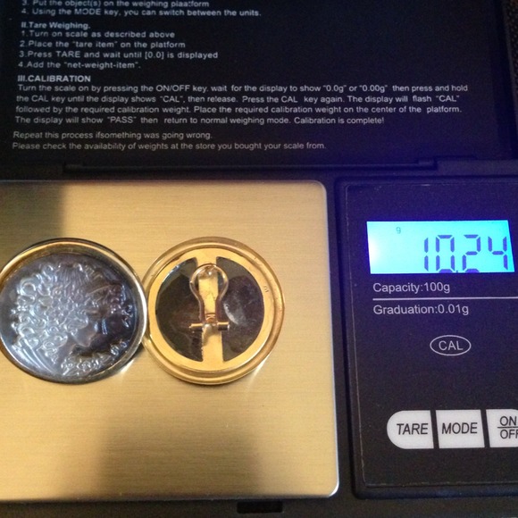 ❌SOLD OUT❌Stunning 14k Gold MOP Cameo Earring Esta - Picture 3 of 4