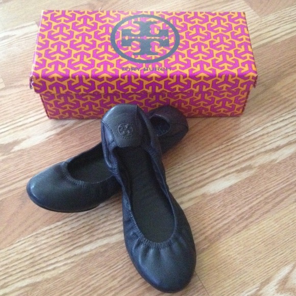 Tory Burch Eddie Flats ($125PP, ship here)