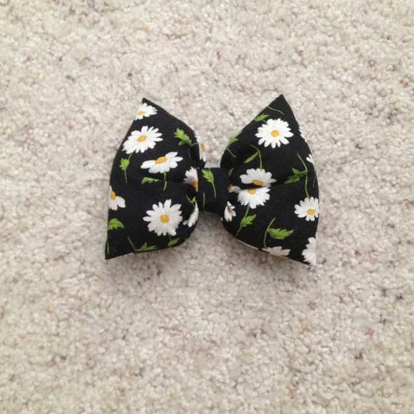 🚫SOLD🚫 Super cute daisy hair bow