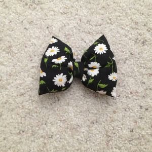🚫SOLD🚫 Super cute daisy hair bow