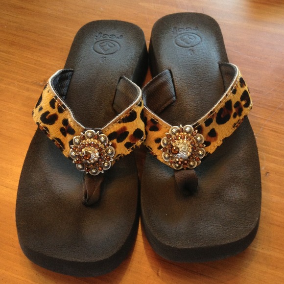 Reef leopard flip flops *reserved*