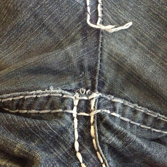 Details - Picture 3 of 3