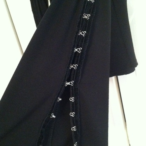 Sharagano Hook and Eye MADE IN FRANCE - Picture 2 of 3