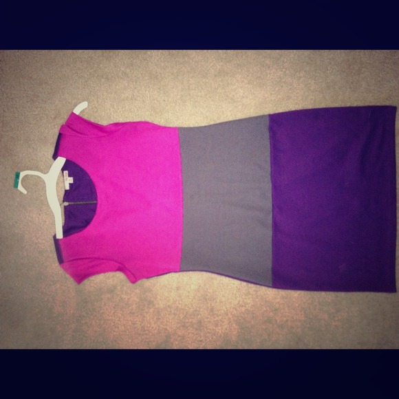 SOLD!Super cute multi color stipe fitted dress😘😘