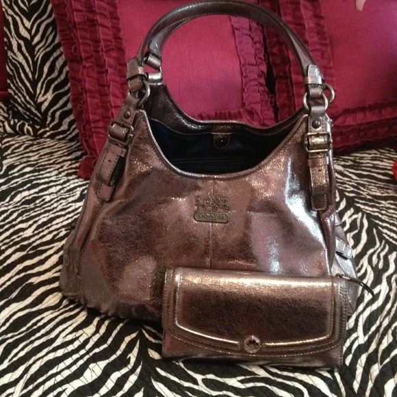 💥BUNDLED-SOLD💥 with matching purse. Coach wallet