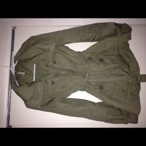 Like new gorgeous olive military belted jacket😱