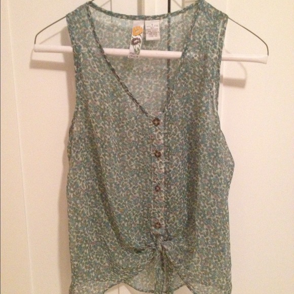Floral print tank top with button detail