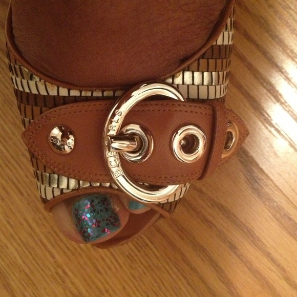 BCBG wedge shoes: SOLD - Picture 2 of 5