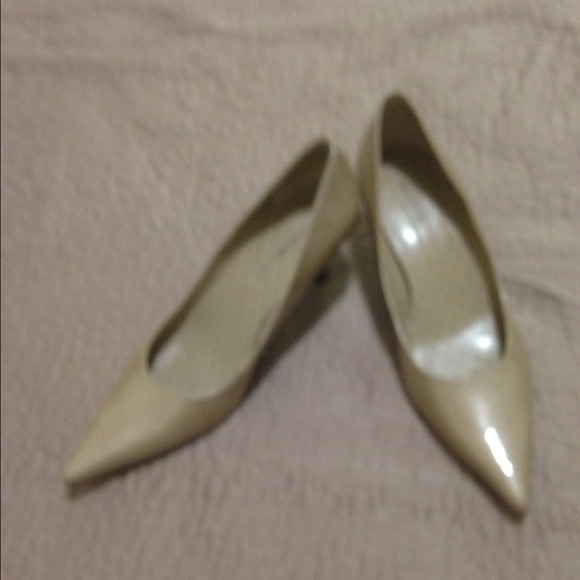 Pathent leather pumps